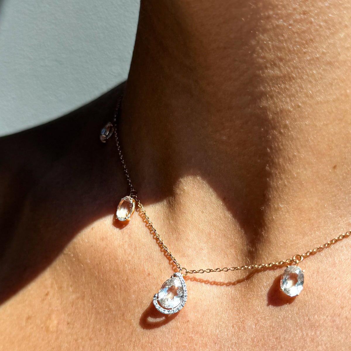 collar con cuarzos y diamantes